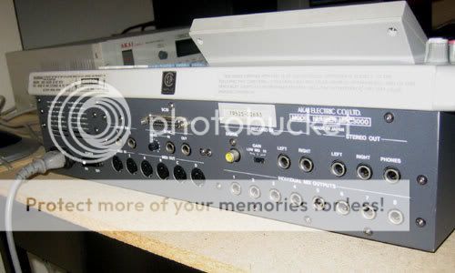 mpc3000_back.jpg